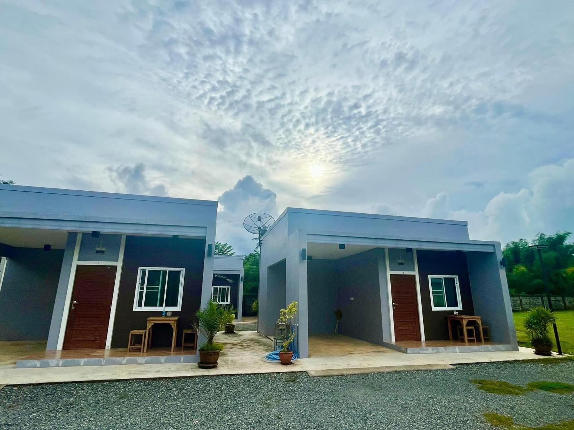 แหลมงอบเฮาส์ Laemngob House Villa Buitenkant foto